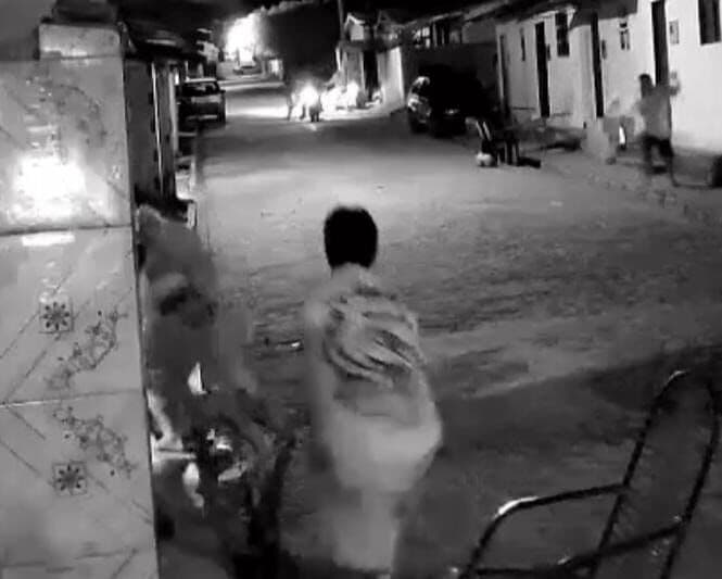 VÍDEO: câmera flagra tentativa de homicídio em Mamanguape e correria de moradores