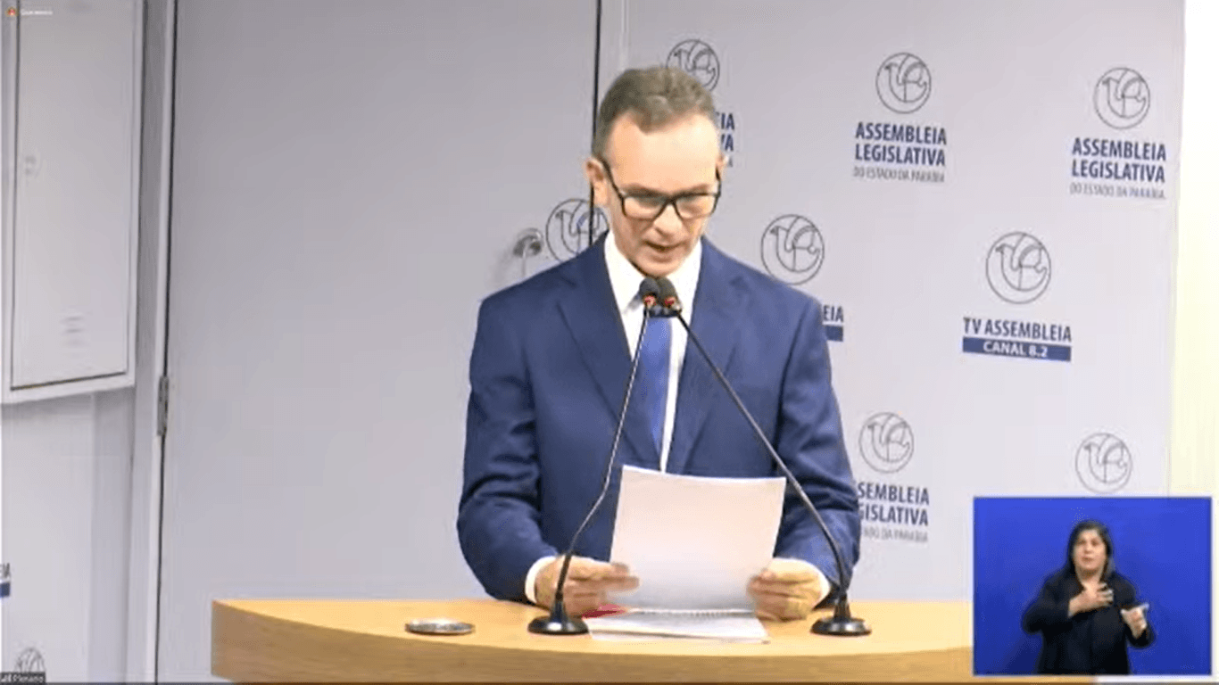 Nilson Lacerda toma posse na Assembleia Legislativa prometendo levar "experiência de quem vem do Executivo"