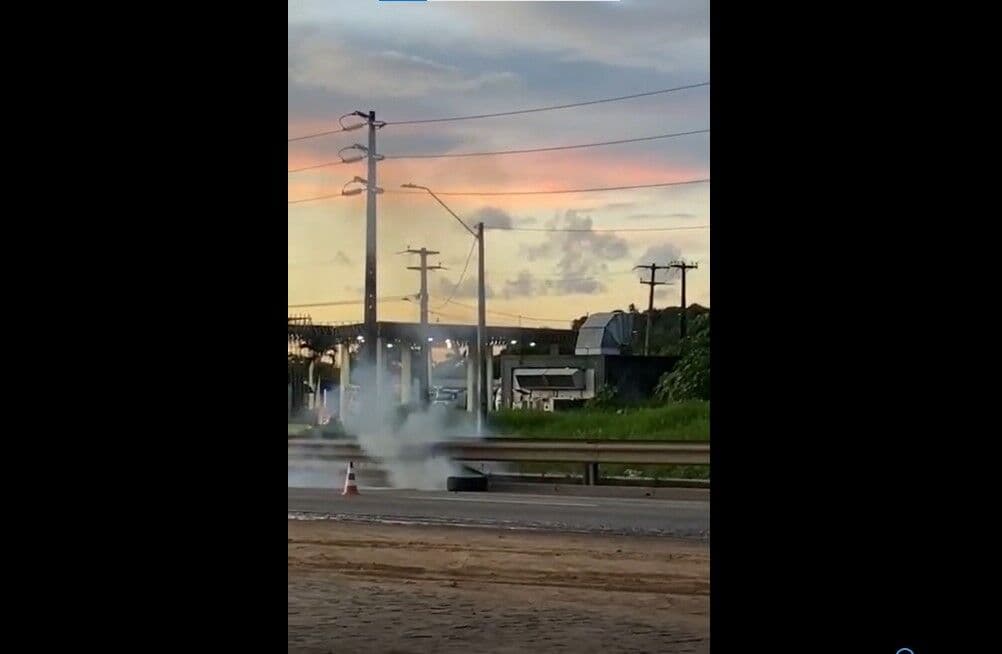Polícia Militar diz que bombas podem ter sido jogadas na BR-230 por torcidas organizadas
