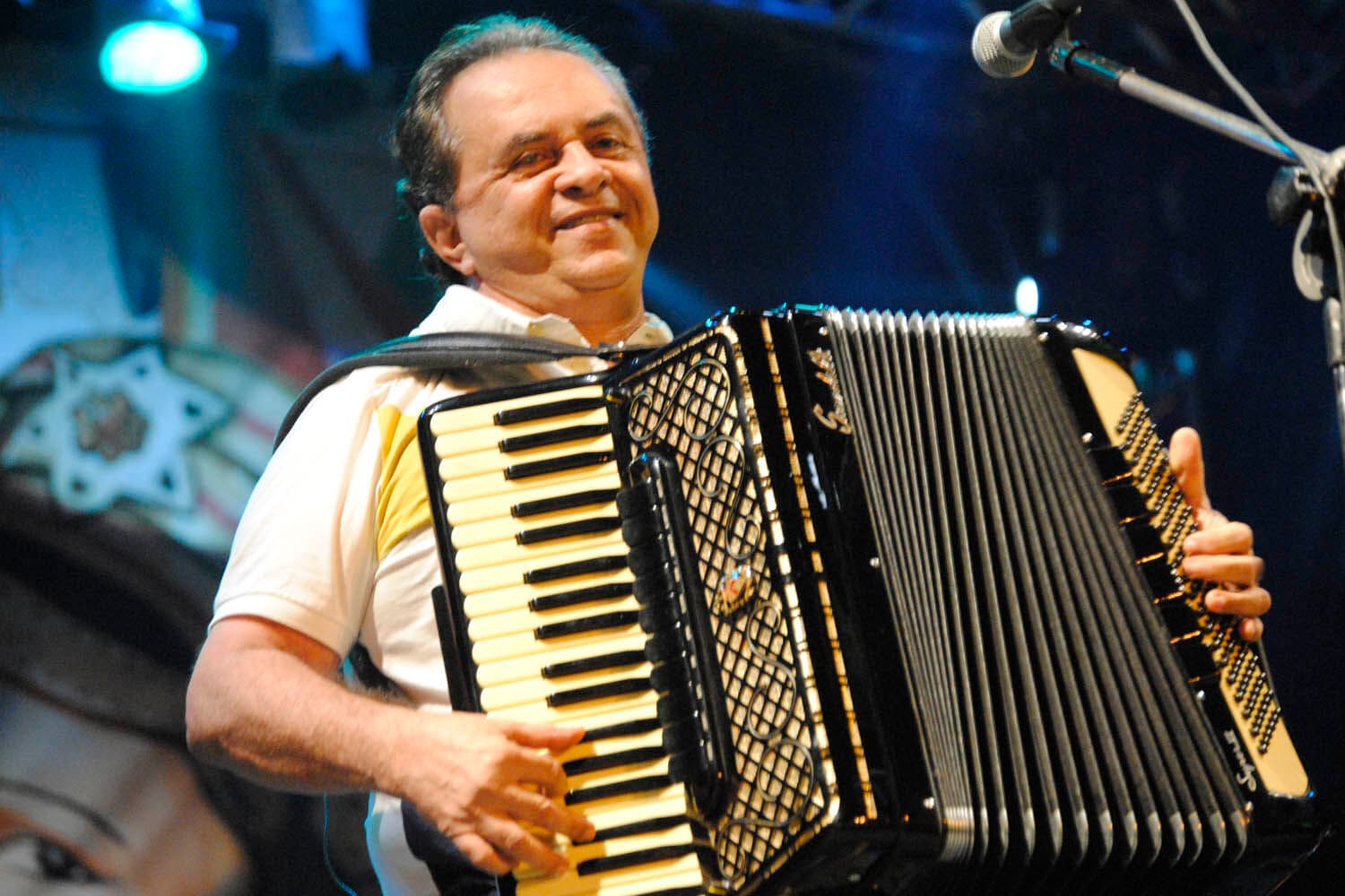 Música 'Tareco e Mariola', cantada por Flávio José, é trilha sonora da novela 'No Rancho Fundo'