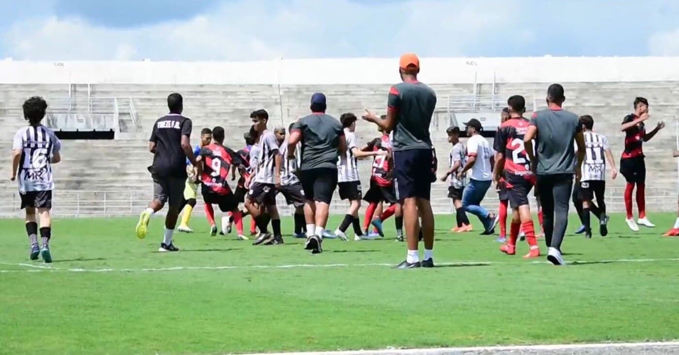 Jogo entre Campinense e Treze pelo sub-15 termina em briga generalizada, em Campina Grande