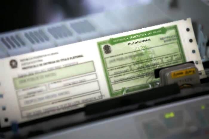 Jovens que completaram 15 anos já podem tirar título de eleitor