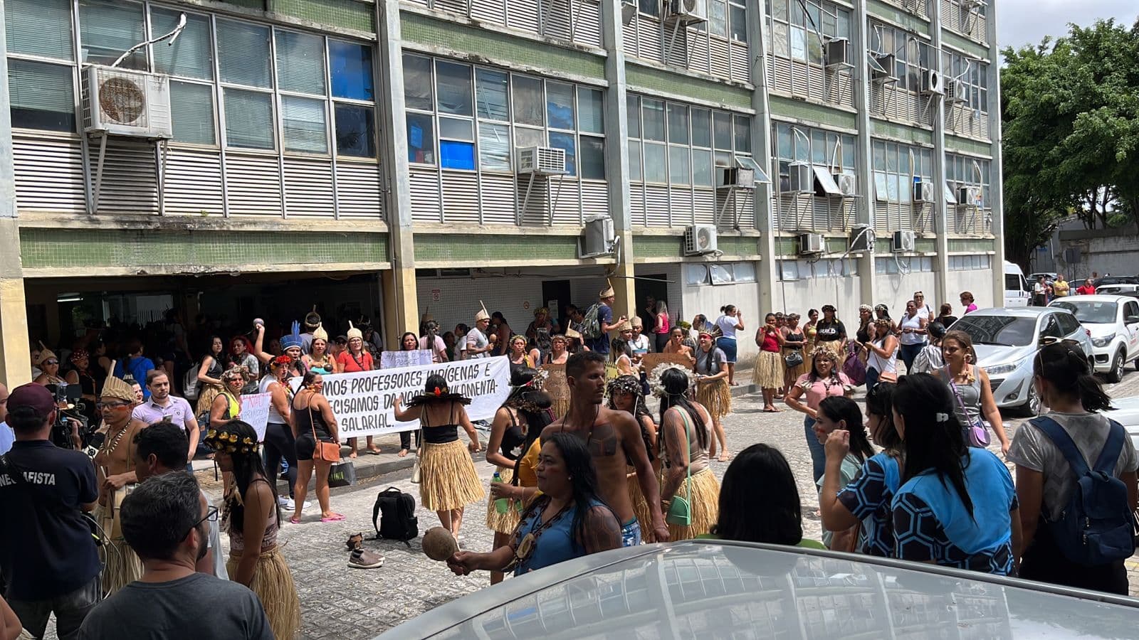 Secretaria de Educação se compromete a contratar professores para escolas indígenas até o fim da semana