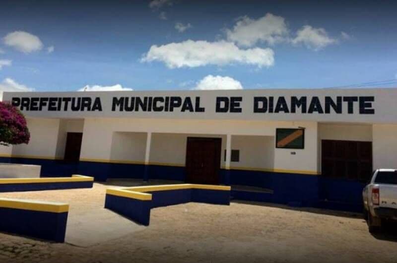 TCE condena ex-prefeita a devolver mais de R$ 47 mil por irregularidade em locação de veículos e contratar motorista sem habilitação