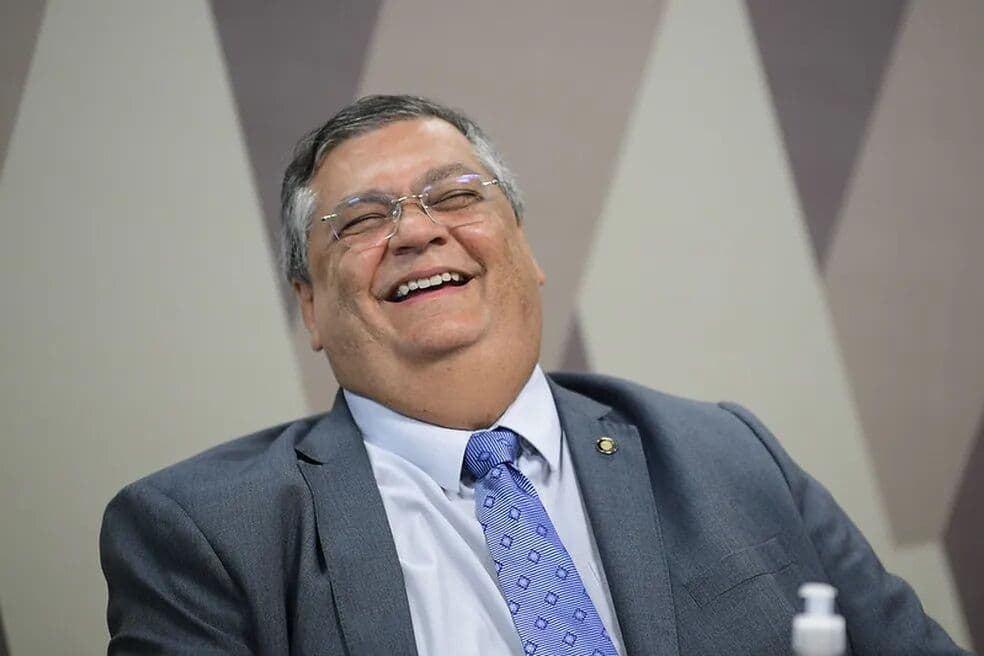 Governador do Maranhão anuncia reabertura gradual de setores não essenciais e projeta data para volta das escolas