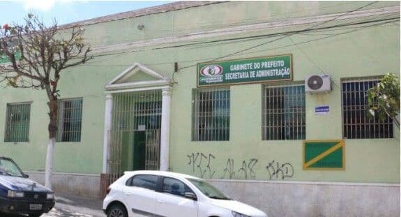 Prefeita de Pocinhos tem 20 dias para explicar ao TCE gasto de mais de R$ 650 mil festividades sem pagar piso dos professores e outras irregularidades