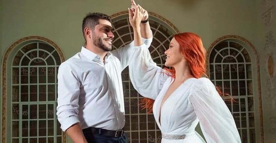 Lista de presentes de Mirela e Yugnir tem "armadura", terapia, vaga na lua de mel do casal por R$ 104 mil e outros itens inusitados