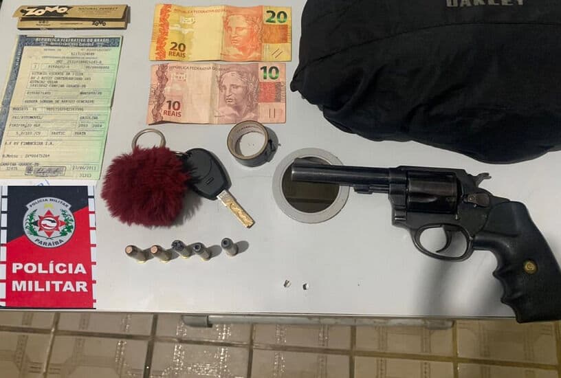 Dupla é presa e arma e carro são apreendidos em comunidade no Litoral Norte