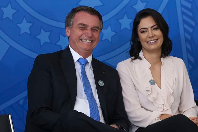 Bolsonaro viaja ao Guarujá para passar Réveillon