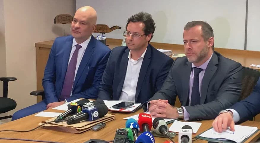 Michelle Bolsonaro usava cartão de amiga porque Bolsonaro é “muito pão-duro”, alega defesa