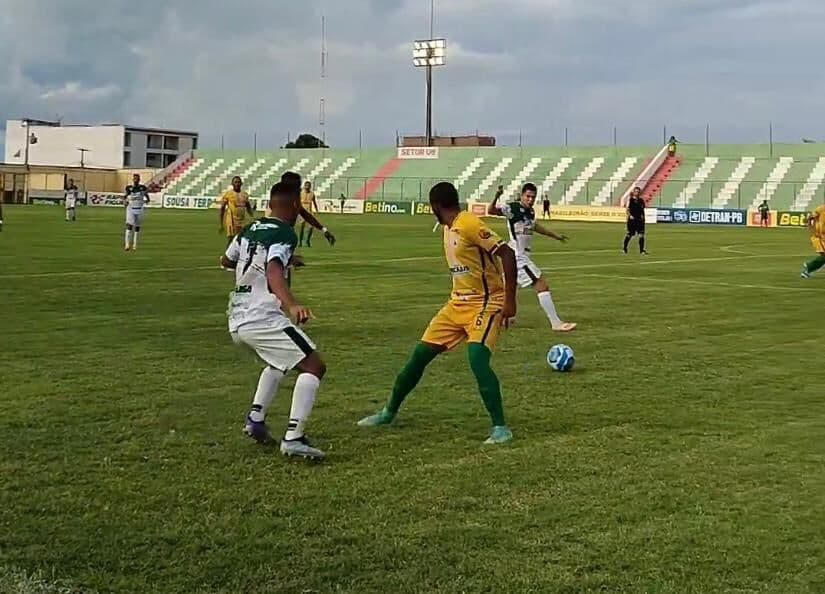 Sousa reclama de gol marcado por arbitragem em jogo contra Pacajus: "inaceitável"