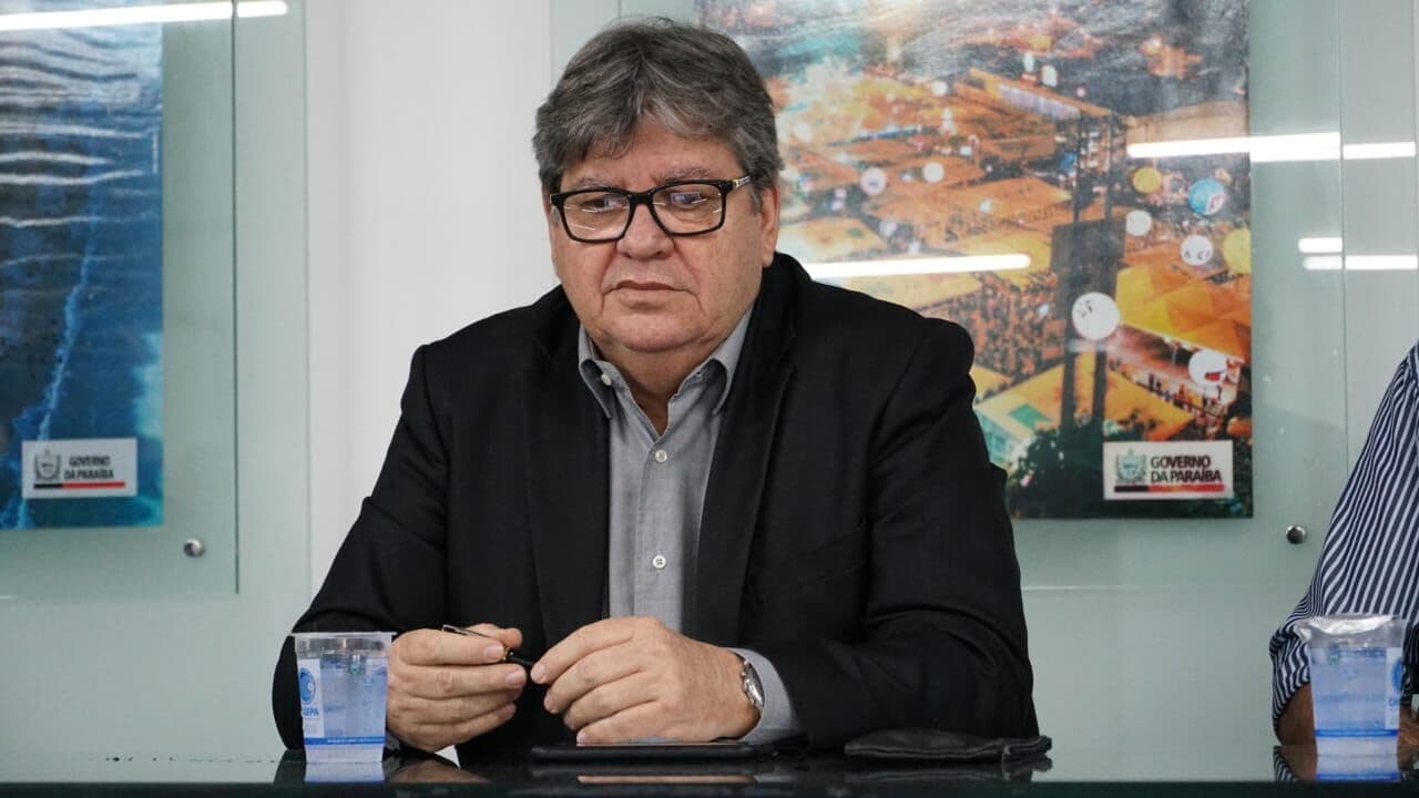 João Azevêdo manifesta solidariedade a ucranianos, repudia força bélica e coloca secretaria à disposição para repatriar paraibanos na Ucrânia