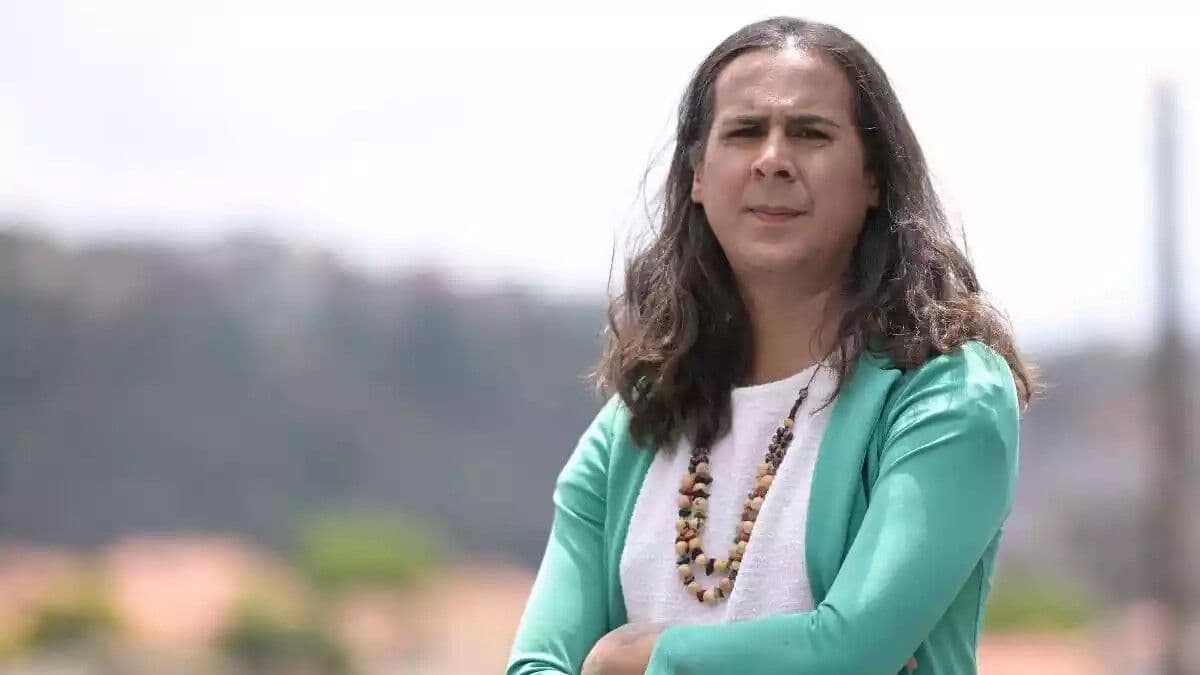 Deputada quer que presidente, deputados, senadores e membros do STF recebam mesmo salário de professores