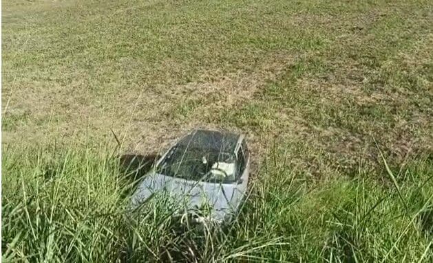 Motorista perde controle de veículo e cai em ribanceira na BR-230, em Santa Rita