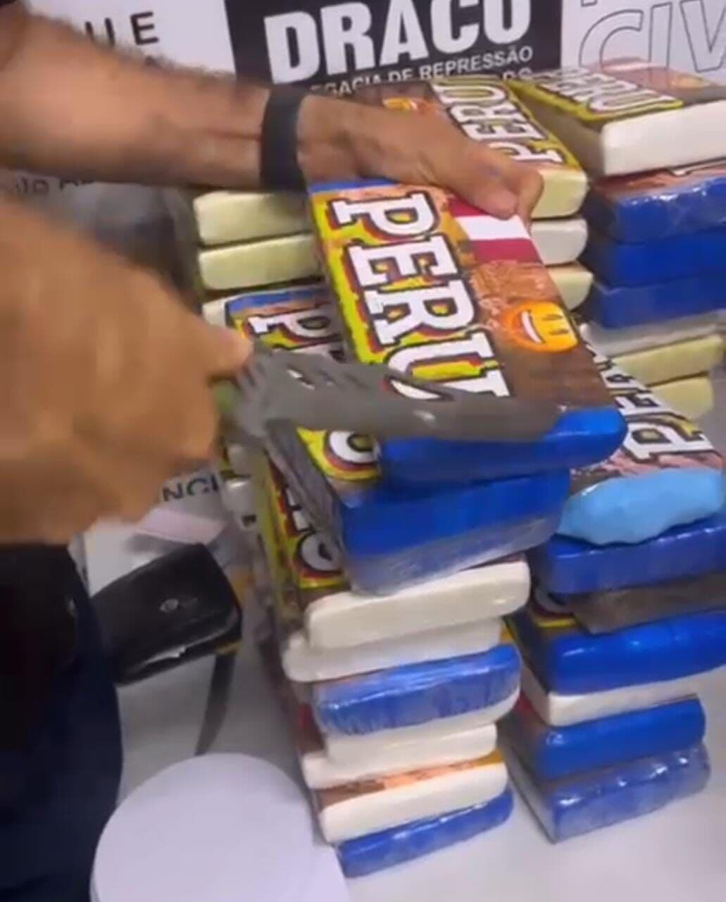 Polícia Civil e PRF prendem duas pessoas e apreendem 150 kg de cocaína em Patos