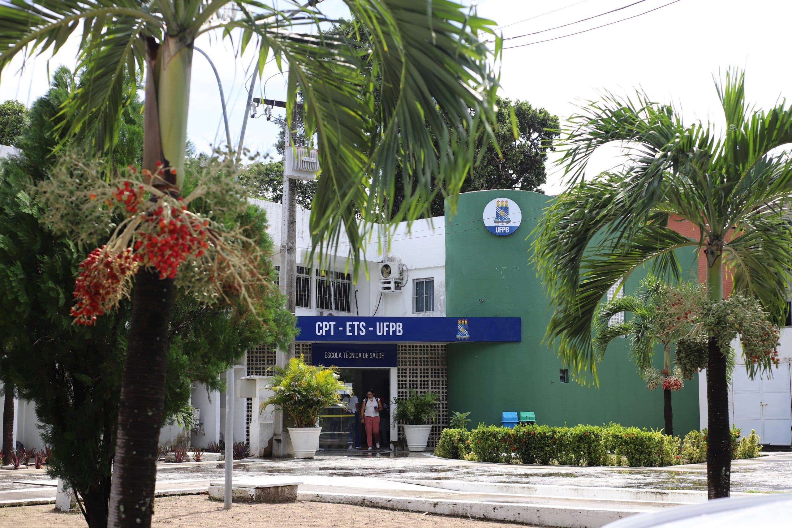 UFPB abre seleção para 90 vagas em cursos técnicos na área de saúde