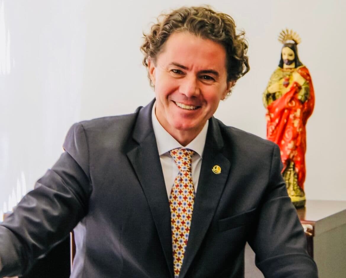 Veneziano inclui Bolsonaro em atos antidemocráticos e diz que CPMI irá provar sua influência nos ataques: "estimulou e se omitiu"