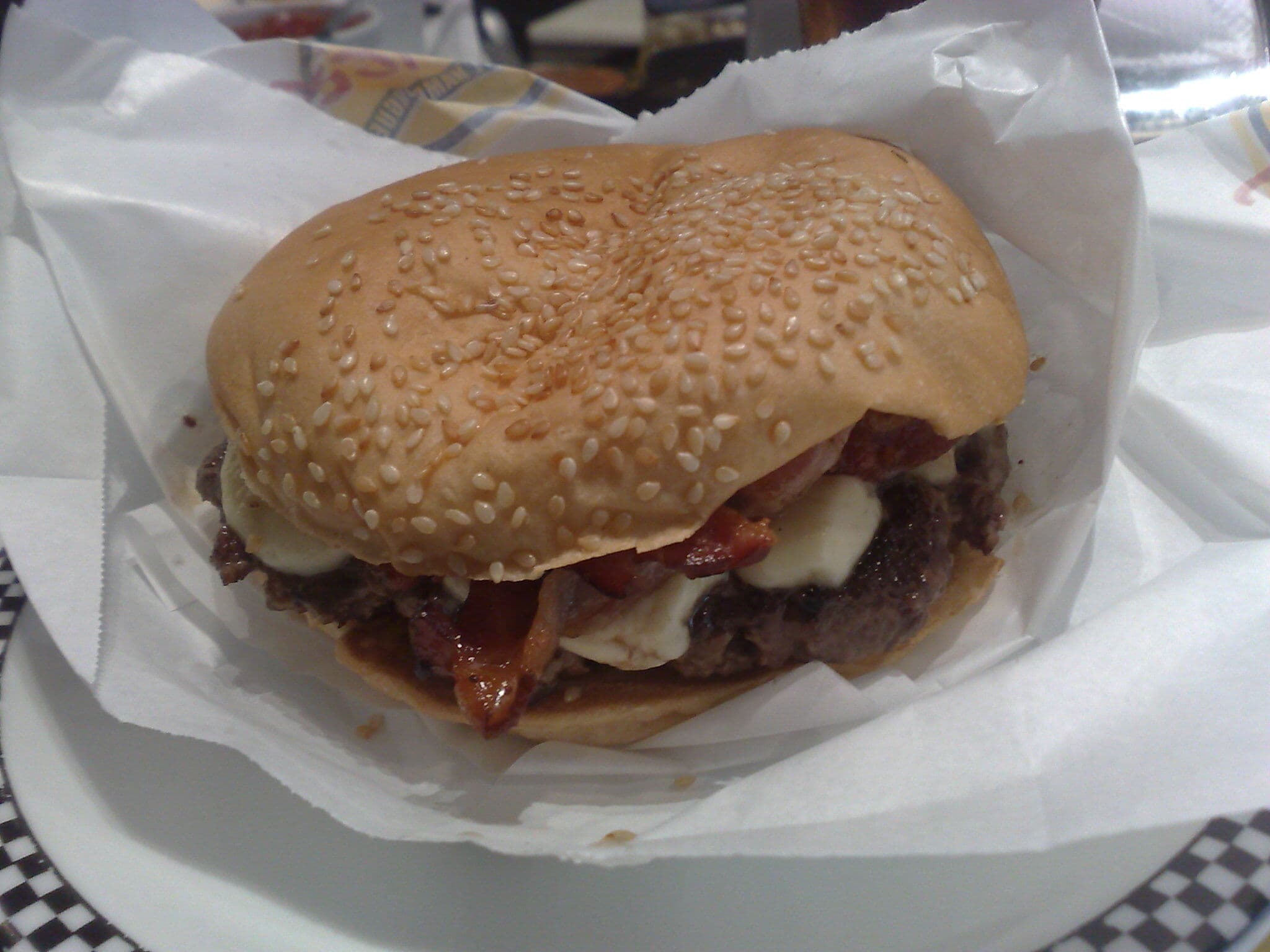 "Hora do Lanche": Prefeitura de Guarabira 'assa' R$ 52,5 mil na compra de 5 mil hambúrgueres para refeição de colaboradores