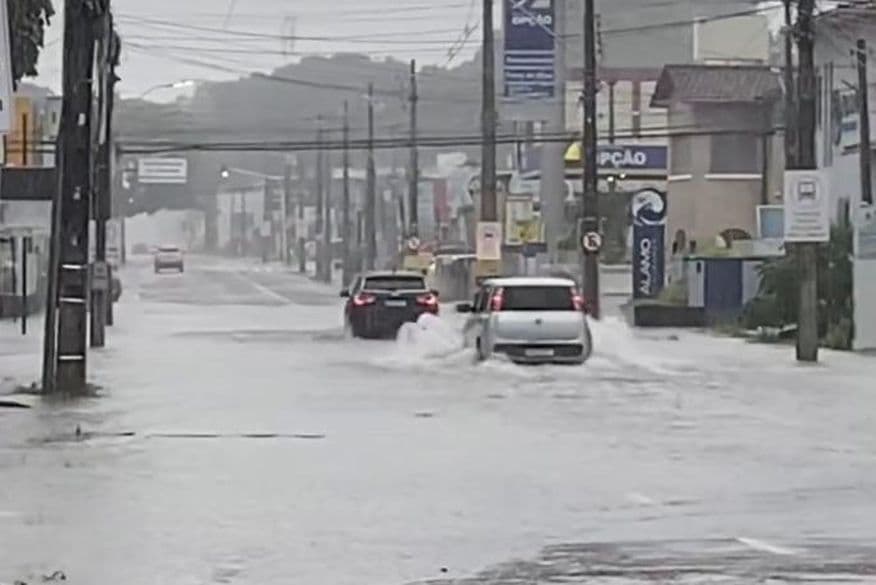 Semana começa com chuvas intensas em João Pessoa e riscos de queda de barreiras; saiba como chamar a Defesa Civil