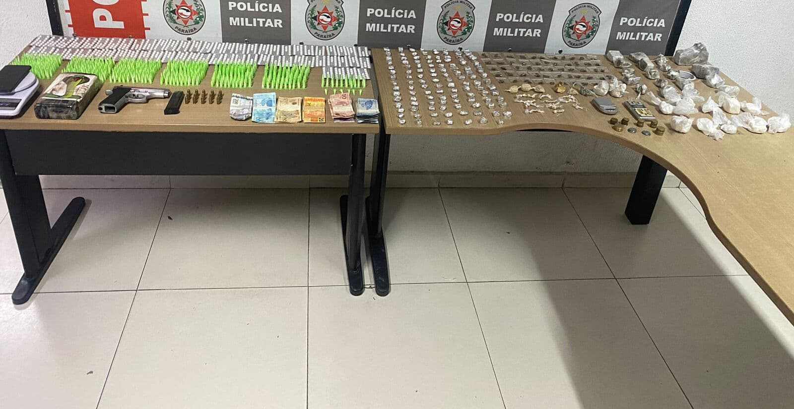 Homem é preso com arma de fogo, mais de 800 comprimidos de 'boa noite, Cinderela' e outras drogas em João Pessoa