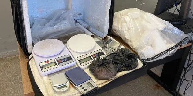 Polícia apreende mais de 11 Kg de drogas dentro de caixa térmica em Campina Grande
