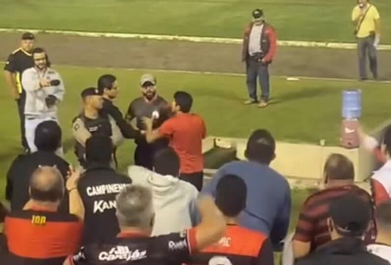 Técnico do Campinense bate boca com torcedores após empate com Iguatu pela Série D; assista ao vídeo