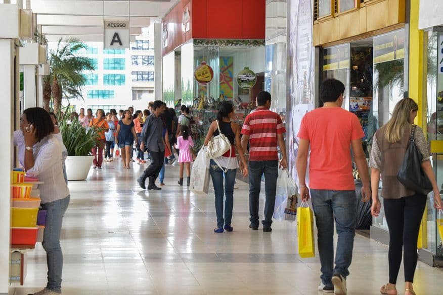 Pesquisa revela que 46% dos brasileiros já realizaram compras por impulso para se sentirem melhor emocionalmente