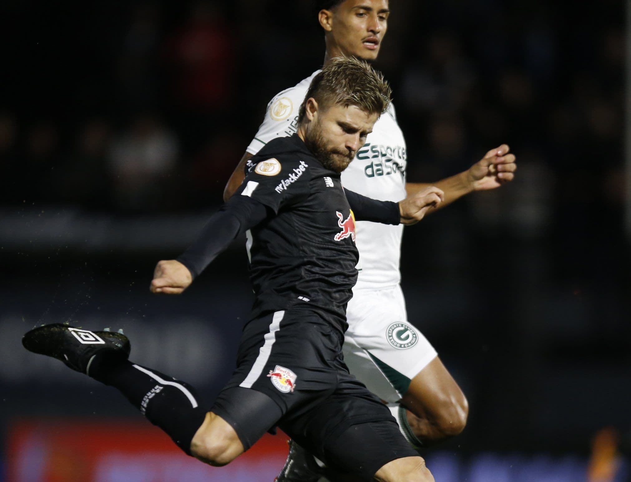 Com gols de Sasha e Sorriso, Bragantino vence Goiás pelo Brasileirão