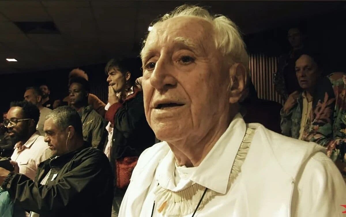 Ator e diretor Zé Celso é internado após incêndio em apartamento em São Paulo