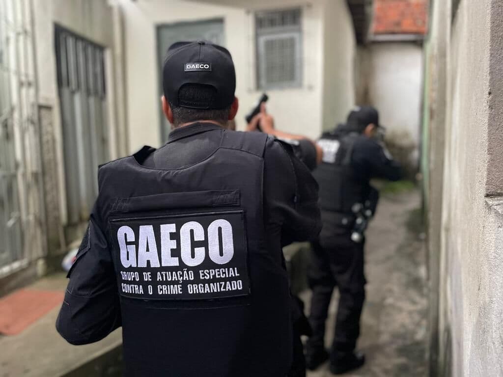Gaeco e Polícia Militar realizam operação contra o tráfico de drogas e cumprem mandados em João Pessoa