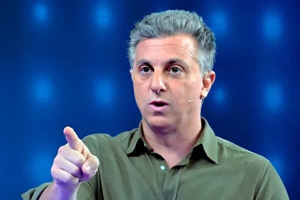 Luciano Hulk vai ter aumento de R$ 4 milhões mensais em novo contrato, diz colunista