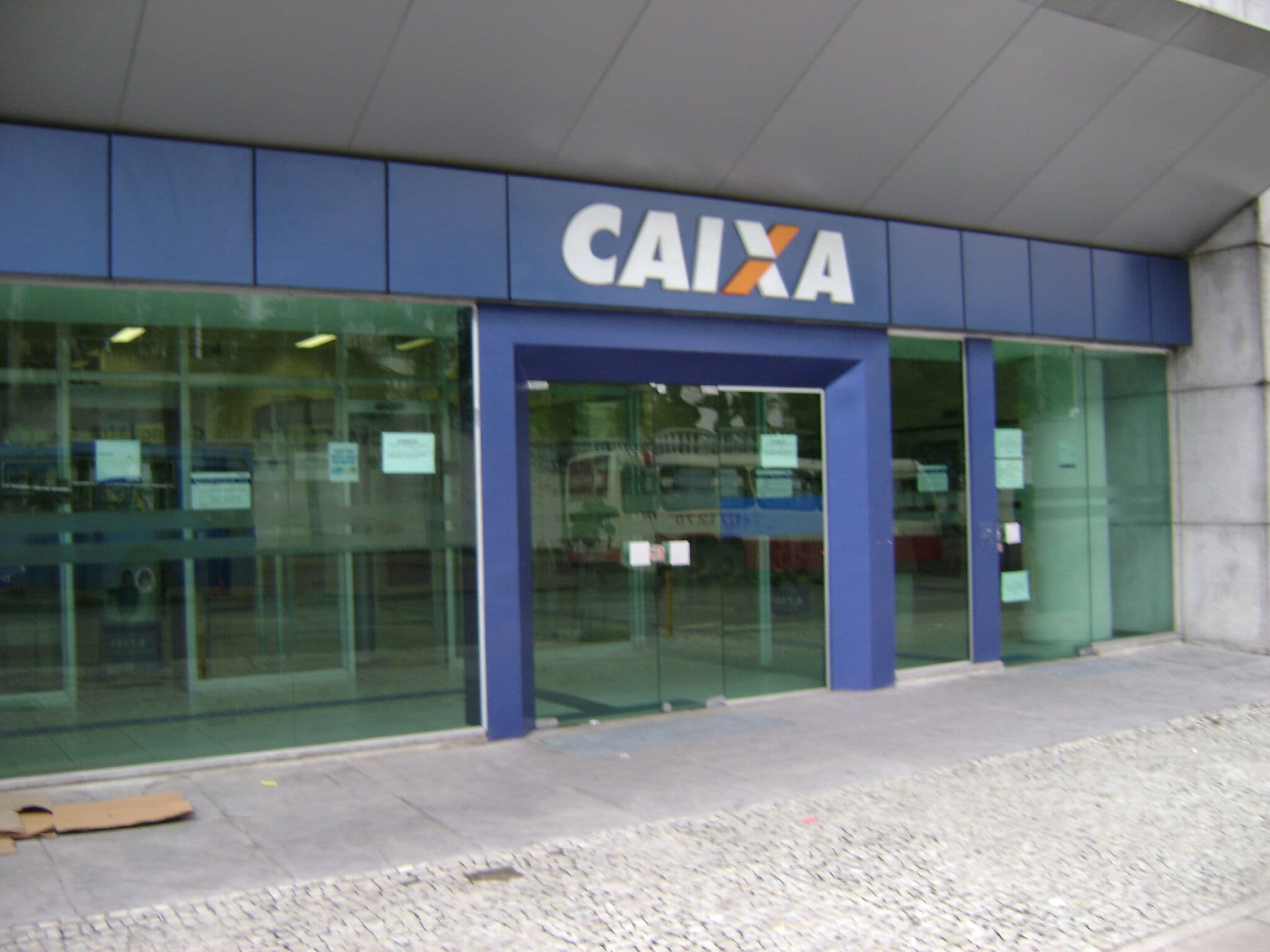 Caixa abre duas horas mais cedo a partir de amanhã