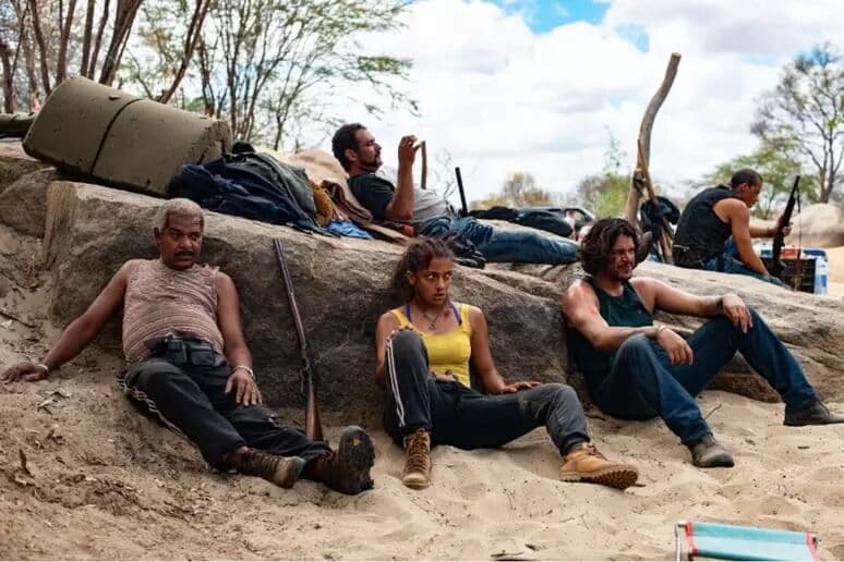 Explosão de carro forte é registrada em Cabaceiras, mas ação faz parte das gravações da série Cangaço Novo, do Prime Video