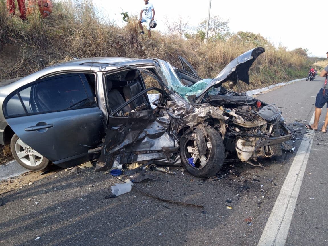 Seis pessoas ficam feridas em acidente entre dois carros em Cajazeiras