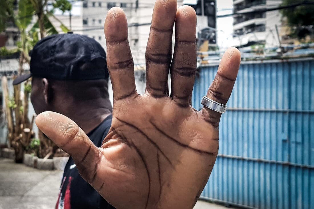 Dono de lanchonete em Campina Grande denuncia ataques racistas sofridos por funcionário em redes sociais e desabafa: "fora clientes racistas"