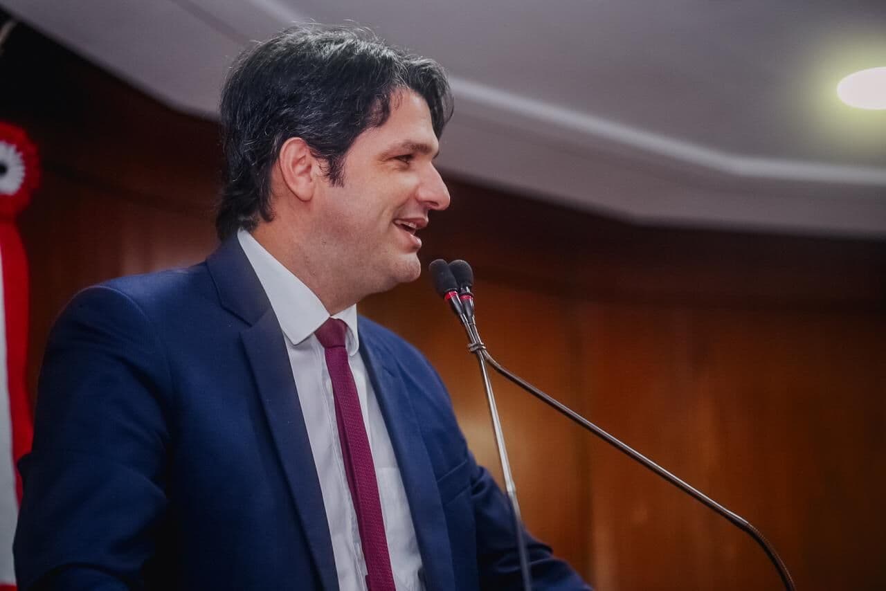 Leo Bezerra toma posse como prefeito de João Pessoa