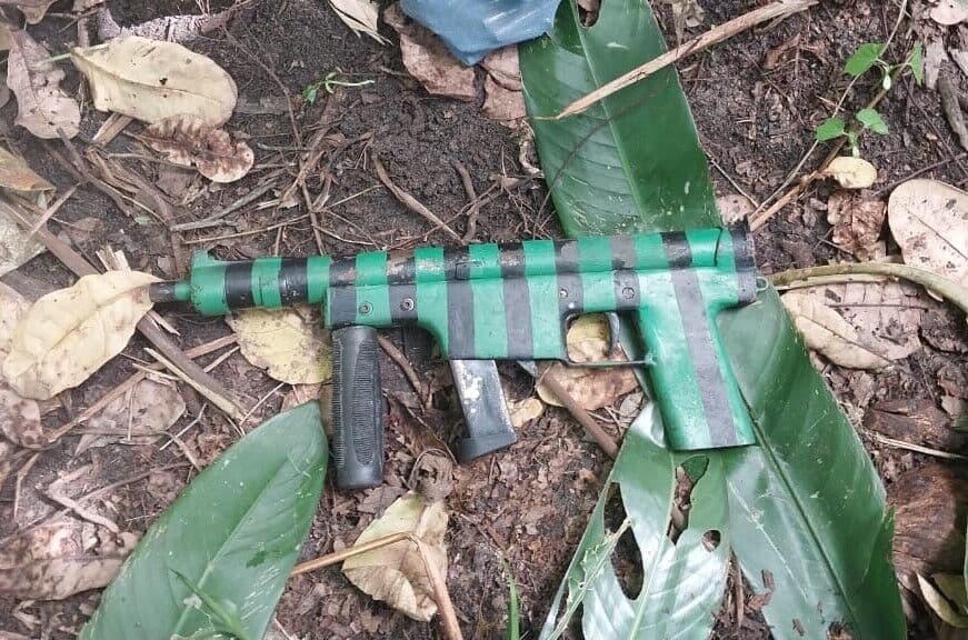 Polícia prende dois homens e apreende metralhadora e munições em comunidade na Grande João Pessoa