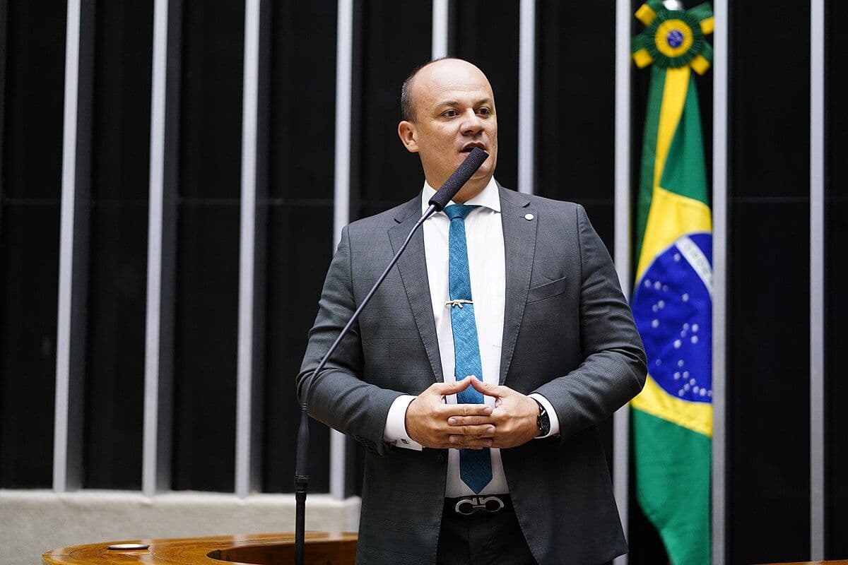 Cabo Gilberto diz que atual formato da lei da ficha limpa prejudica 'homem de bem' e cita Bolsonaro