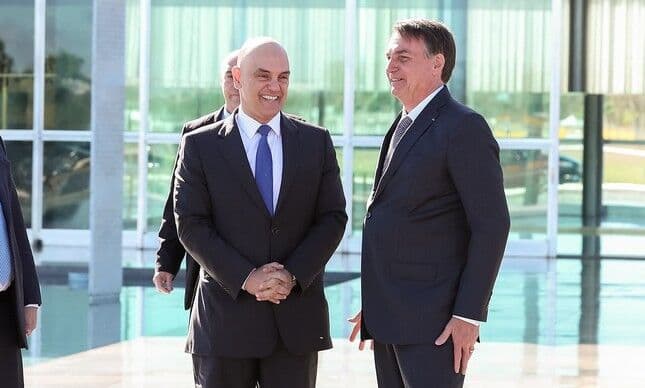 Moraes nega devolução de passaporte a Bolsonaro e o impede de ir aos EUA