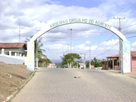 Presos cavam buraco em cela e fogem da Cadeia Pública de Aroeiras