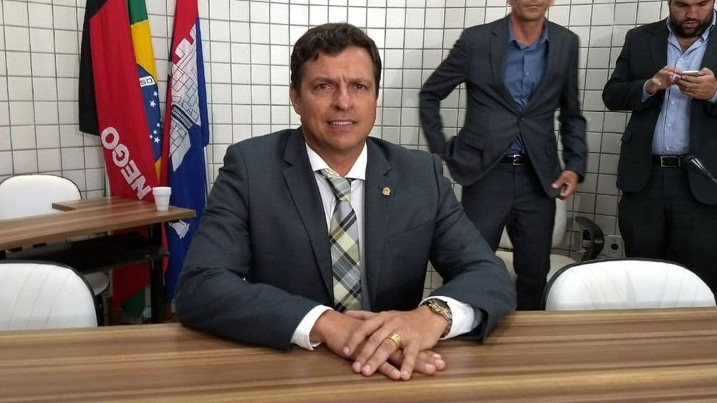 Prefeito de Cabedelo diz que município não recebeu nem um terço do necessário para pagar piso da enfermagem