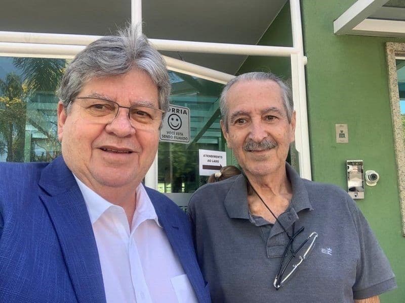 João Azevêdo lamenta morte do irmão, Bráulio: "estou órfão mais uma vez"