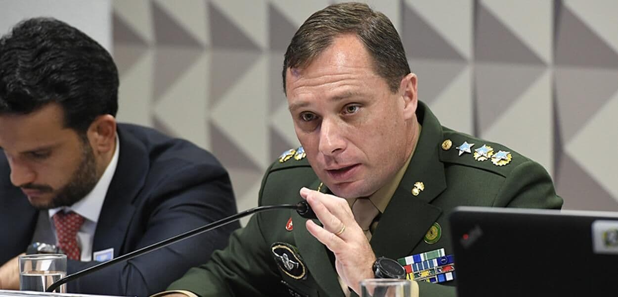 Preso, Mauro Cid fica de fora da fila de promoção a coronel do Exército