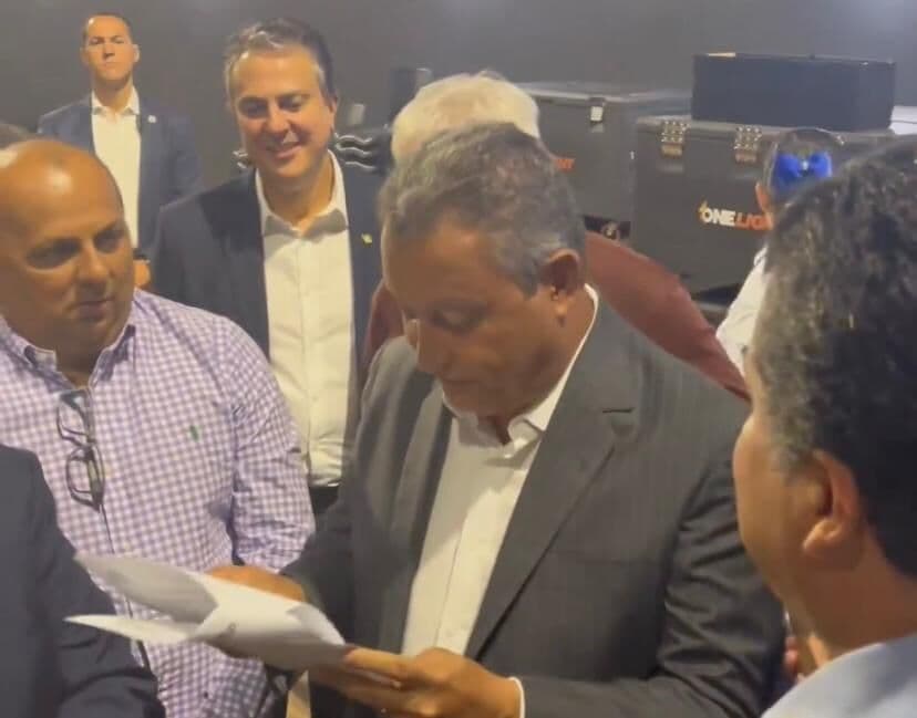 Governador João Azevêdo e ministros ouvem demandas dos prefeitos da Paraíba durante lançamento do Novo PAC, em João Pessoa