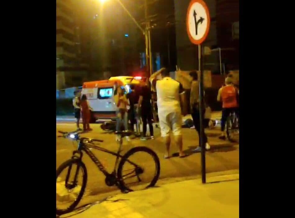 Motociclista fica gravemente ferido após ser atingido por carro no bairro de Manaíra