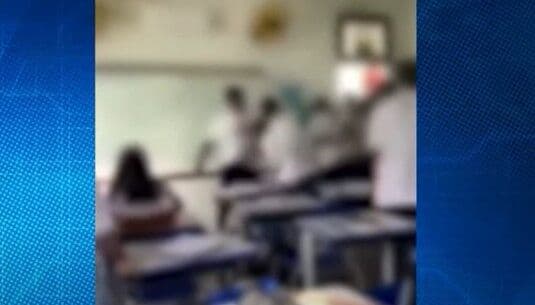 Professor e aluno trocam socos e chutes na sala de aula em escola do Sertão da Paraíba