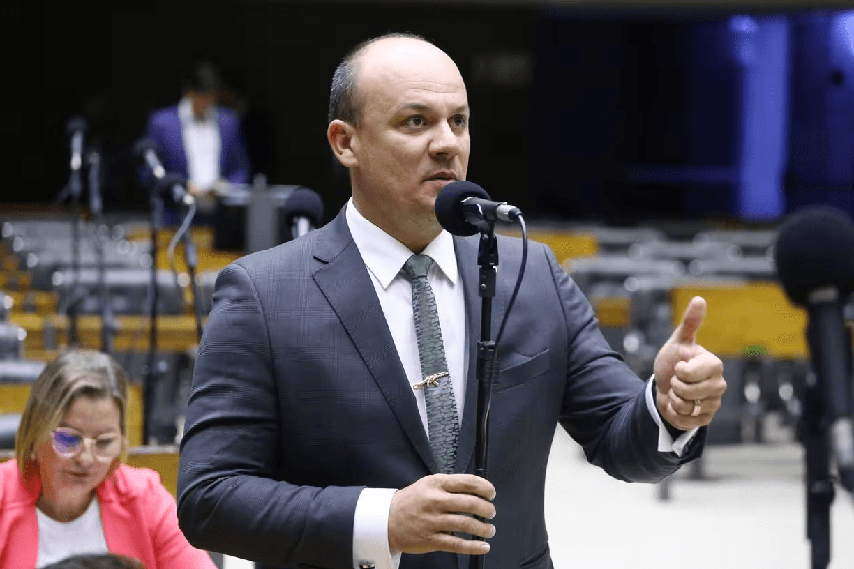 Cabo Gilberto afirma que Lula só quer arrecadar mais impostos ao regulamentar motoristas de aplicativo: “iremos vencer”