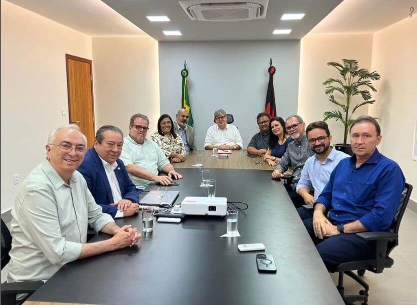 João Azevêdo se reúne com Federação PT, PCdoB e PV para planejar alinhamento nas Eleições 2024