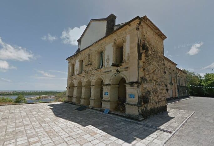 Acesso à Igreja de Nossa Senhora da Guia, em Lucena, é bloqueado e área é interditada após desabamento