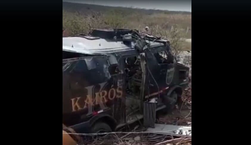 Criminosos explodem e assaltam carro-forte na divisa entre Paraíba e Pernambuco